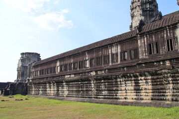 Obraz premium ruined khmer hindu and buddhist temple (angkor vat) in angkor in siem reap in cambodia 