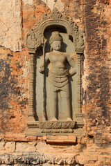 Obraz premium ruined khmer hindu and buddhist temple (preah ko) in angkor in siem reap in cambodia 