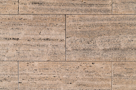 Travertine tiles arranged in horizontal pattern on wall
