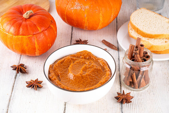 Homemade Spiced Pumpkin Butter, Tasty vegetable smooth, flavorful fall spread for toasts and sandwiches. Delicious pumpkin puree with fall seasonal spices