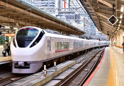 東京駅に到着した特急ひたち