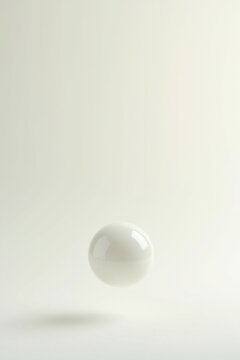 Un objeto minimalista, una esfera delicada que apenas roza el borde del encuadre, suspendida en un vasto espacio vac&iacute;o