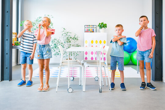 Kids practice mental arithmetic using abacus gestures and body movements, developing concentration, coordination, visualization and calculation skills.