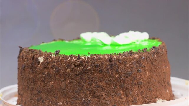  video of the cake in the studio