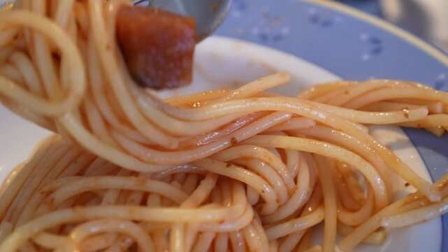 tomato sauce spaghetti from pot to plate