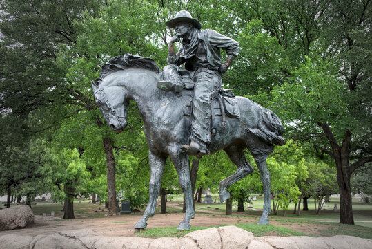 Dallas in Texas showcasing the Cowboy statues at the Pioneer Plaza.