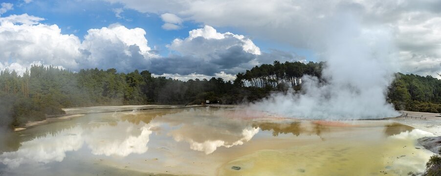 Steaming Champagne Pool, Hot Spring, Waiotapu Geothermal Wonderland, Rotorua, North Island, New Zealand