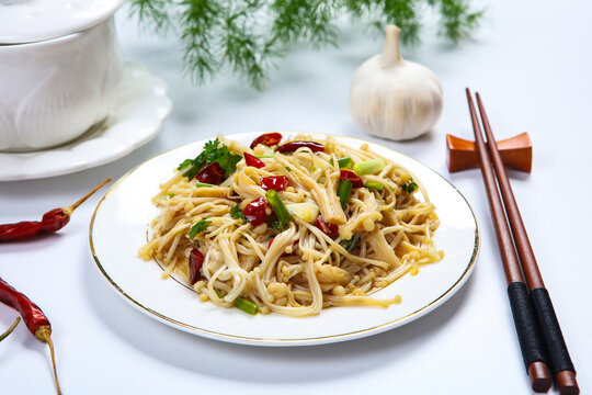 Spicy Cold Enoki Mushroom Salad with Cilantro and Scallion