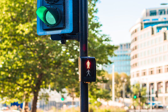 Traffic light showing green, Go sign at Canary Wharf, Lonfon 