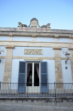 the famous Conversation Club, located in Piazza Duomo in Ragusa Ibla