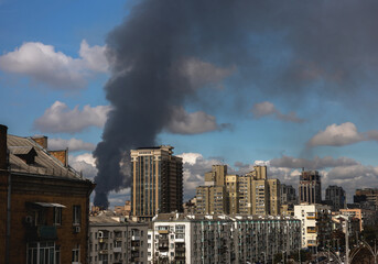 Obraz premium Fire and Thick Smoke in a Residential Area After a Russian Drone Strike in Ukraine