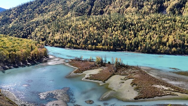 Fairy Bay is surrounded by glacial meltwater flowing through Kanas National Park, offering breathtaking natural beauty, especially during the autumn foliage season. (Northern Xinjiang, China)