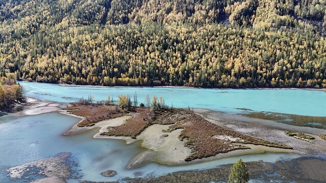 Fairy Bay is surrounded by glacial meltwater flowing through Kanas National Park, offering breathtaking natural beauty, especially during the autumn foliage season. (Northern Xinjiang, China)