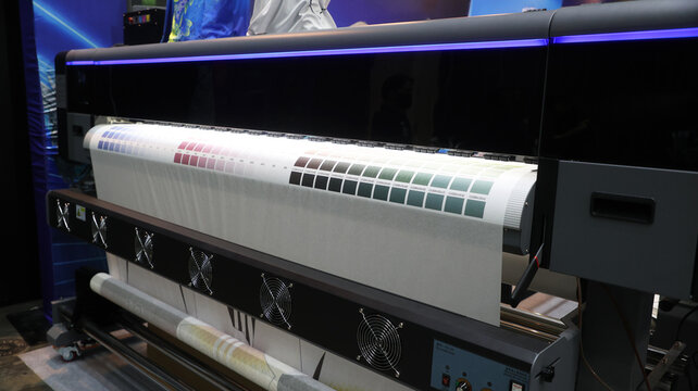 Industrial inkjet printer printing color calibration charts
