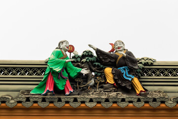 Obraz premium Traditional Chinese Roof Sculpture of Two Smiling Figures in Shanghai