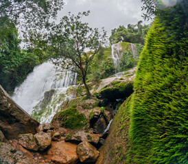 Gran rio con cascadas en montañas de Panama © crist.cort