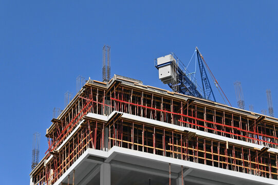 Casting of inter-story floor slabs of building