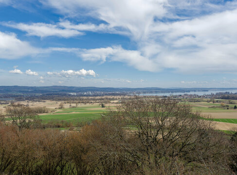 Aussichtspunkt  auf das nordwestliche Ufer des Bodensees,  Radolfzeller Aachmundung, Untersee, die Gemeinden Radolfzell und Moos-B&ouml;hringen, Iznangbis Hornspitz auf der H&ouml;ri  
