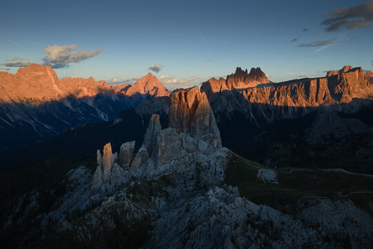 Sunset view of the Cinque Torri rock towers in the Dolomites, Italy, with warm evening light on rugged peaks and dramatic alpine scenery suited to hiking, climbing and mountain travel.