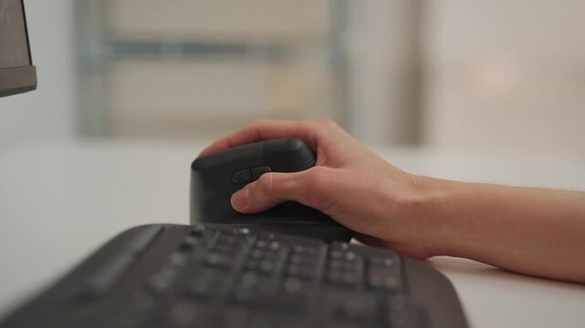 Professional Using a 3D Controller for Digital Design