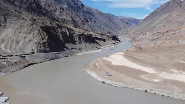 zanskar river in ladakh