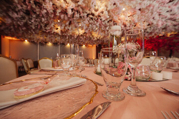 Obraz premium elegant tables with centerpieces and elegant place settings