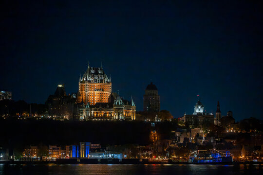 vista del viejo Quebec desde el Ferry de Levis Fairmont Le Ch&acirc;teau Frontenac
