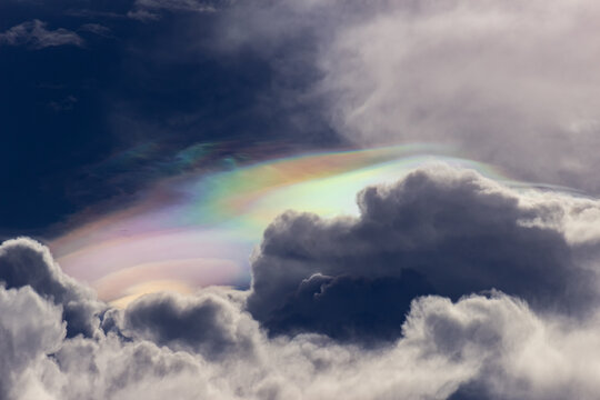 BEAUTIFUL sly and cloud iridescence