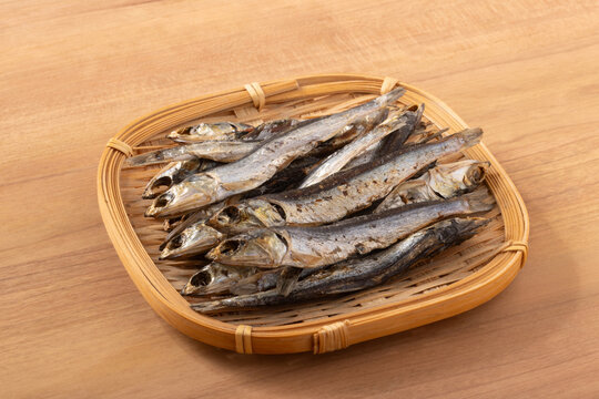 ［愛媛県産　かたくちいわし］焼きめざし　魚介乾製品
