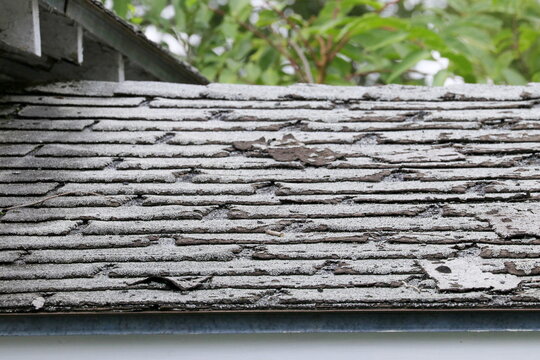  Bad old house roof shingles