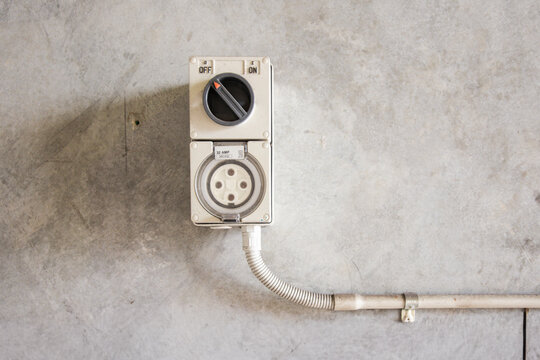 3-phase power socket