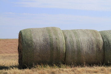  Kansas Hay Bales in Farm Field outdoor with blue sky © Stockphotoman