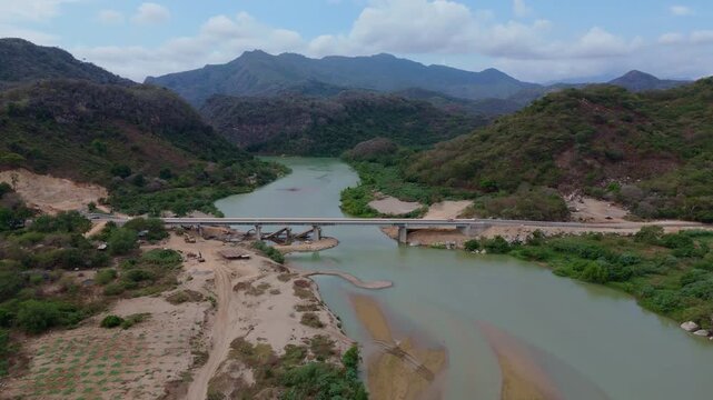 El nuevo puente de Rambo, en el r&iacute;io Omitl&aacute;n 