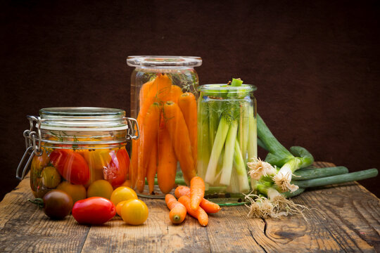 Pickled spring onions and fermented carrots in glasses