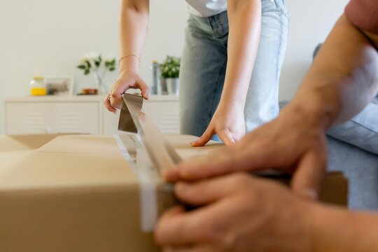 Couple pack cardboard box for home relocation