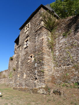 Ruines du ch&acirc;teau de S&eacute;gur le ch&acirc;teau,(Corr&egrave;ze)
