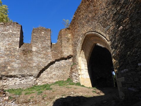 Ruines du ch&acirc;teau de S&eacute;gur le ch&acirc;teau,(Corr&egrave;ze)