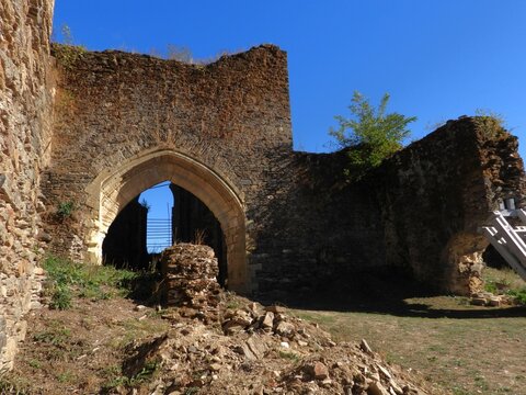 Ruines du ch&acirc;teau de S&eacute;gur le ch&acirc;teau,(Corr&egrave;ze)