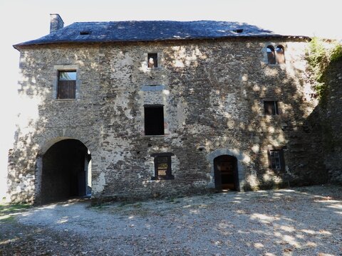 Ruines du ch&acirc;teau de S&eacute;gur le ch&acirc;teau,(Corr&egrave;ze)