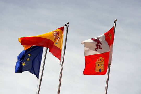 Banderas ondeando al viento