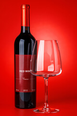 Obraz premium Red wine bottle mockup on red background