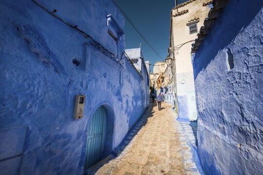 Narrow alley, blue houses, medina of Chefchaouen, Chaouen, Tangier-T&eacute;touan, Morocco