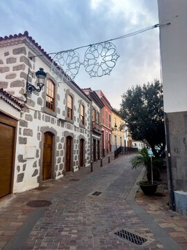 Typical Canarian houses in an alley, Vega de San Mateo, Gran Canaria, Canary Islands, Spain