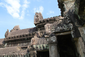 Fototapeta premium ruined khmer hindu and buddhist temple (angkor wat) in angkor in siem reap in cambodia 