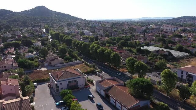 drone shot de la ville de Hyeres en france