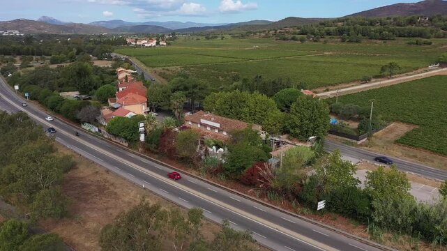 drone shot de la ville de Hyeres en france