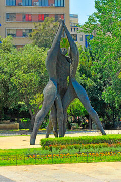 The selected region shows the Statue of National Reconciliation also known as the National Reconciliation Monument located in Klafthmonos Square in Athens, Greece.