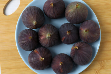 Fresh autumn figs on a colored background.  © Pixora ST 