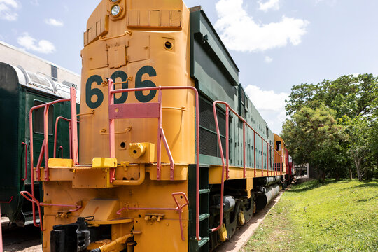 Yellow diesel locomotive 606 at a railway station in Mexico