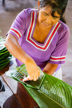 Amazonian woman prepare maito piranha ancestral food